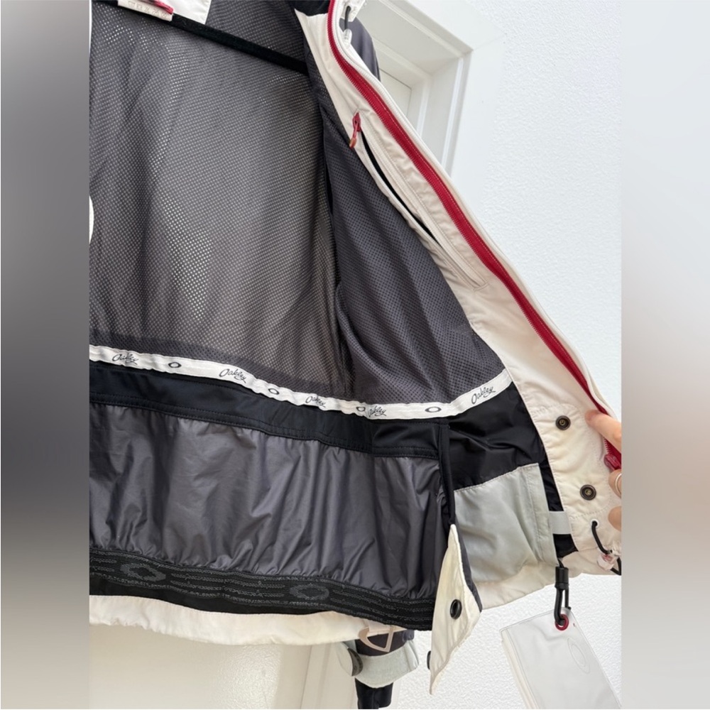 Vintage Oakley Women’s Snowboard Ski Jacket White Black Colorblock Hooded Size M - Picture 9 of 11